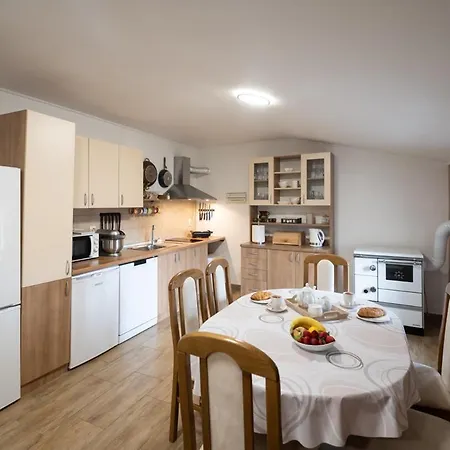 Kesten Apartman *